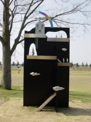 彫刻雲の上の町