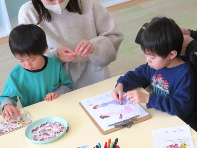 家族みんなで一緒に作業